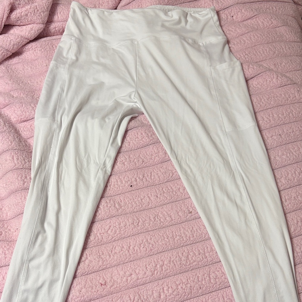 Chic White Leggings with Pockets